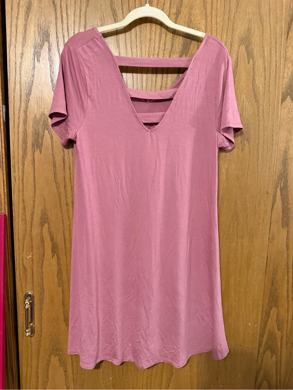Cable & Gauge Dusty Rose V‑Neck Short Sleeve Dress